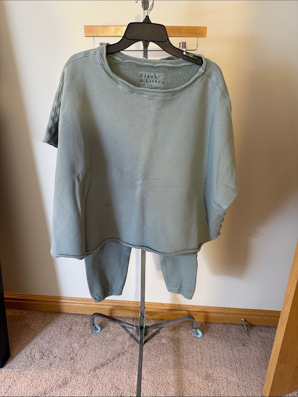 Frank & Eileen Olive - Triple Fleece Caplet & Eamon Joggers Travel Set - Medium